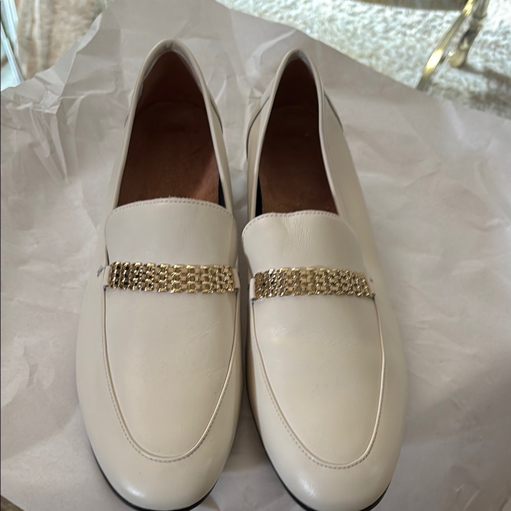 Vionic Cream and Gold Loafers with Chain Detail